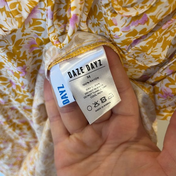 NWOT Daze Dayz Shirring Sleeves Midi Dress Yellow Floral Boho Size Medium - Picture 9 of 12
